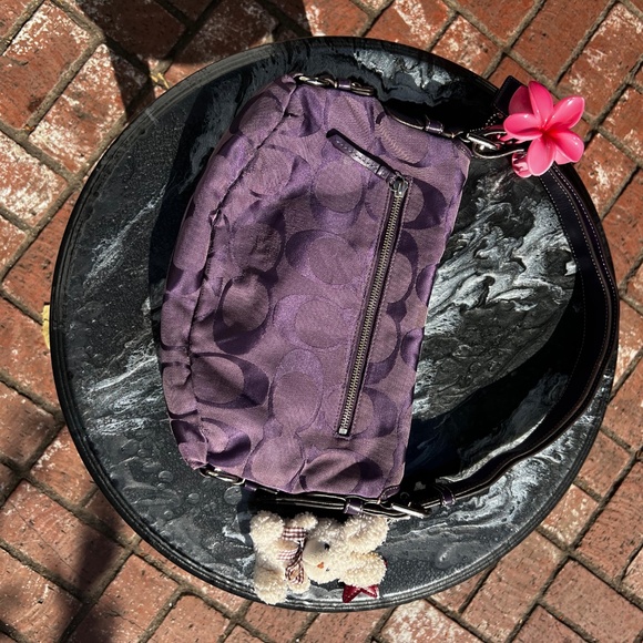 Vintage 00s COACH Purple Canvas Signature "C" Shoulder Bag, Style #F15171, Y2K - Picture 3 of 6